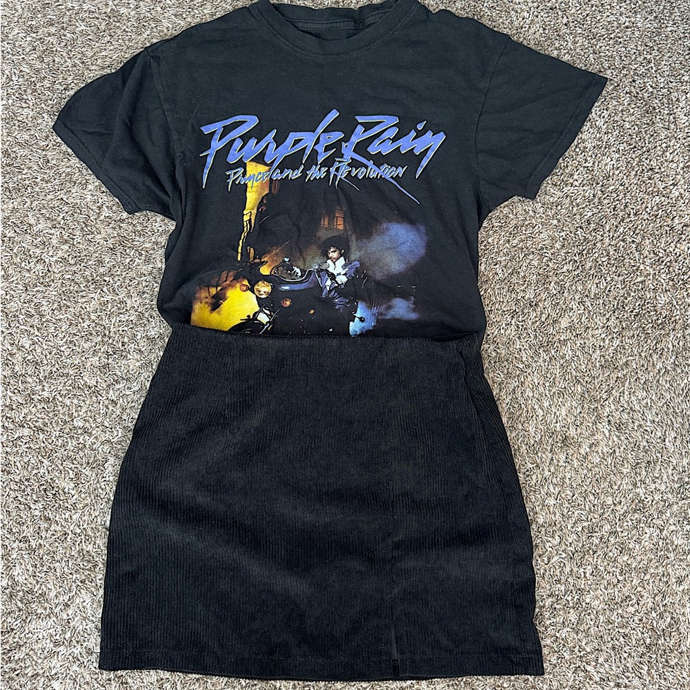 Graphic Tee and black corduroy like skirt